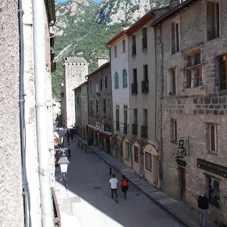 De Charme Au Coeur D Cite Medievale