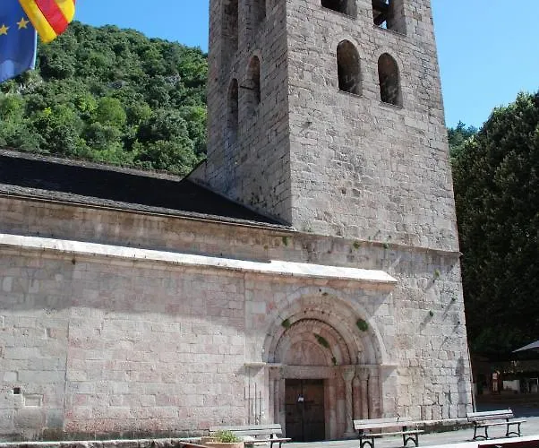 De Charme Au Coeur D Cite Medievale *